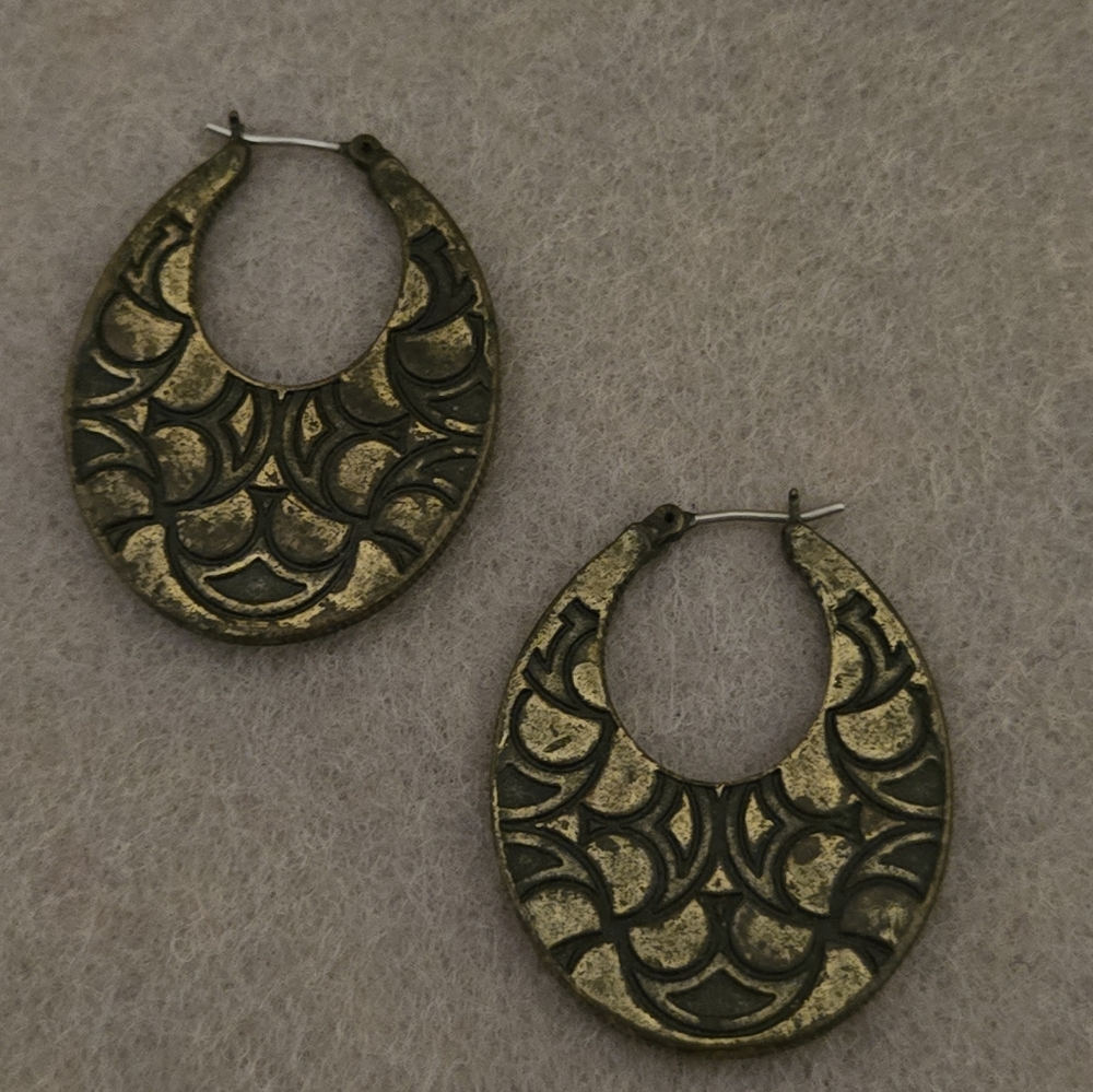 Elegant Hoop Earrings with Red and Gold Accents - Picture 2 of 5